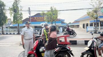 Satlantas Polresta Sumenep Apresiasi Pengendara Tertib, Gencarkan Edukasi Lalu Lintas