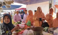 Ketua Dharma Wanita Guluk-Guluk Ajak Masyarakat Ramaikan Pasar Tradisional