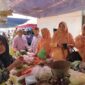 Ketua Dharma Wanita Kecamatan Guluk-Guluk, Rina Mariyana Halil, saat bersama seluruh anggota Dharma Wanita melakukan kunjungan ke Pasar Guluk-Guluk, Sumenep, Kamis (8/10/2026)
