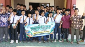60 Siswa MTs-MA Bustanul Ulum Ellak Daya Menyusuri Dunia Literasi di Perpusda Sumenep