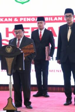 Lantik 129 Kepala Sekolah, Wabup Sumenep KH Imam Hasyim Tekankan Pendidikan Karakter dan Inovasi