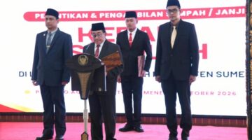 Wabup Sumenep KH Imam Hasyim SH MH Saat Melantik 129 Kepala Sekolah Di Lingkungan Pemkab Sumenep, Minggu (11/10/2026)
