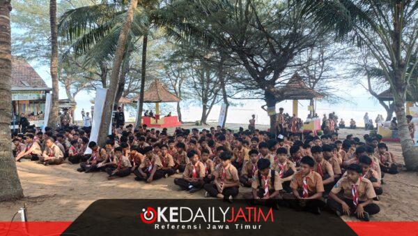 700 Anggota Pramuka Bersihkan Pantai Slopeng Sumenep, Semarakkan Hari Jadi ke-81 Jatim
