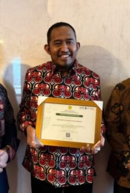 Bupati Sumenep Terima Penghargaan Kementan, Proyek UPLAND 2021–2026 Jadi Sorotan Nasional