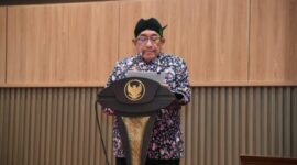 Wakil Bupati Sumenep KH. Imam Hasyim, S.H., M.H., saat membacakan Nota Penjelasan Bupati Achmad Fauzi Wongsojudo dalam Rapat Paripurna DPRD Sumenep, Kamis (15/10/2026)