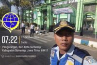 Tiga Personil Disperkimhub Kabupaten Sumenep Saat Mengatur Lalin Didepan MAN dan SDN Pangarangan