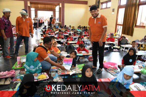 Bupati Fauzi di Lomba mewarnai LAKONALAKONE di Graha Mahasiswa Universitas PGRI Sumenep meriahkan Hari Jadi ke-757 Kabupaten Sumenep