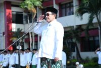 Wabup Sumenep KH Imam Hasyim SH MH Saat Pimpin Apel Upacara Gabungan dan Peringatan HSN di Lingkungan Pemkab Sumenep, Senin (19/10/2026)