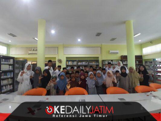 Siswa kelas VI MI Raudiyah Najiyah II mengunjungi Dispusip Sumenep, Senin (19/10/2026), untuk memperkuat literasi.