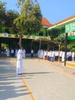 Hari Santri Nasional 2026, MTsN 2 Sumenep Tanamkan Semangat Juang dan Akhlak Santri