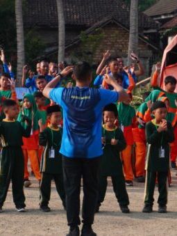 Yonif TP 931 Sumenep Ajak Siswa Nurul Bayan Belajar Disiplin dan Patriotisme