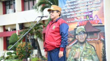 Wabup Sumenep KH Imam Hasyim SH MH Di Upacara Gabungan Pelepasan Atlet ke POPDA Jatim ke-15 Surabaya- Ngawi
