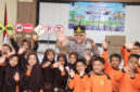 Kapolresta Sumenep Kombes Pol Ariek Indra Sentanu Bersama Siswa SD