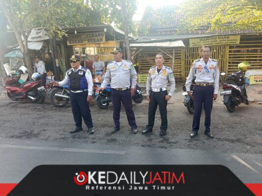 Kasi Lalin Disperkimhub Akhmad Zaidi Bersama Anggota Saat PAM Wisuda Unija, Rabu (21/10/2026)
