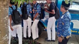 Pustakawan Ahli Muda Dispusip Kabupaten Sumenep Drs Syaiful Bahri di SMAN 1 Gapura