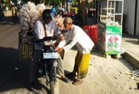 102 Nasi BUNGTURAT KBS Sumenep Menyapa Warga, Berbagi Kebaikan dari Pinggir Jalan