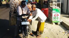 102 Nasi BUNGTURAT KBS Sumenep Menyapa Warga, Berbagi Kebaikan dari Pinggir Jalan
