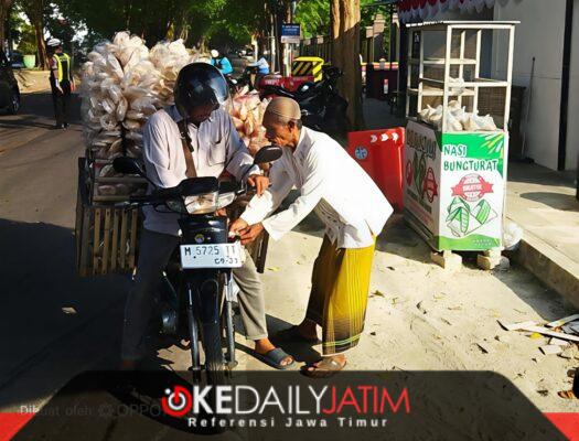 102 Nasi BUNGTURAT KBS Sumenep Menyapa Warga, Berbagi Kebaikan dari Pinggir Jalan