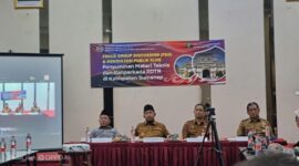 Bupati Sumenep Dr H Achmad Fauzi Wongsojudo SH MH di Acara Focus Group Discussion (FGD) dan konsultasi publik Kajian Lingkungan Hidup Strategis (KLHS) yang digelar Dinas Pekerjaan Umum dan Tata Ruang (PUTR) Kabupaten Sumenep di Ballroom Kaberaz Hotel, Selasa (6/10/2026)