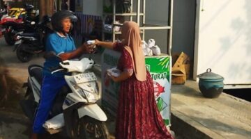 Suasana Penyaluran Nasional Bungturat di Jalan Urip Sumoharjo Desa Pabian, Jum'at (09/10/2026)