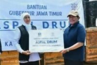 Gubernur Jawa Timur Khofifah Indar Parawangsa dan Wabup Sumenep KH Imam Hasyim