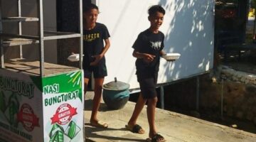 KBS Sumenep Salurkan 117 Bungkus Nasi Bungturat, Jumat Manis Jadi Momentum Berbagi