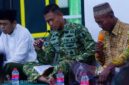 Danyonif TP 931/KJ Letkol Inf Aditya Danang Putranto di sela Kegiatan Doa dan Tadarus Bersama Warga