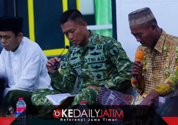 Danyonif TP 931/KJ Letkol Inf Aditya Danang Putranto di sela Kegiatan Doa dan Tadarus Bersama Warga