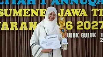 Saidah Syafiqatul Ummah atau Zefi, siswi MTsN 1 Sumenep, yang meraih juara 2 lomba pidato Bahasa Indonesia tingkat Provinsi Jawa Timur
