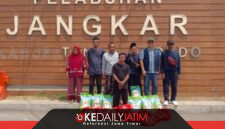 Tim Dinsos P3A Bersama BAZNAS Sumenep Saat Menjemput 9 Nelayan Pulau di Pelabuhan Jangkar Situbondo 