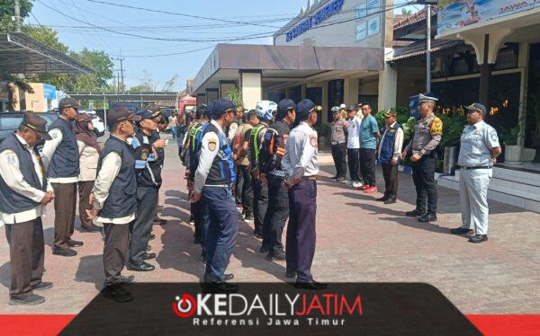 Suasana Apel Opgab Skala Besar UPT PPD, Satlantas Polresta, Bapenda Sumenep, Disperkimhub di Halaman Kantor UPT PPD, Jum'at (23/10/2026)